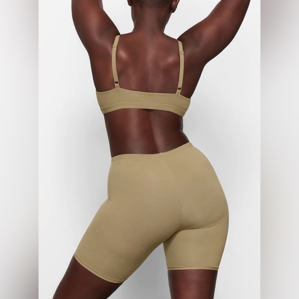 NWT SKIMS Fits Everybody Bike Short Style#:AP-BKS-1327 in Khaki
